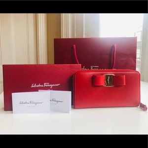 NWT & box Salvatore Ferragamo miss vara wallet